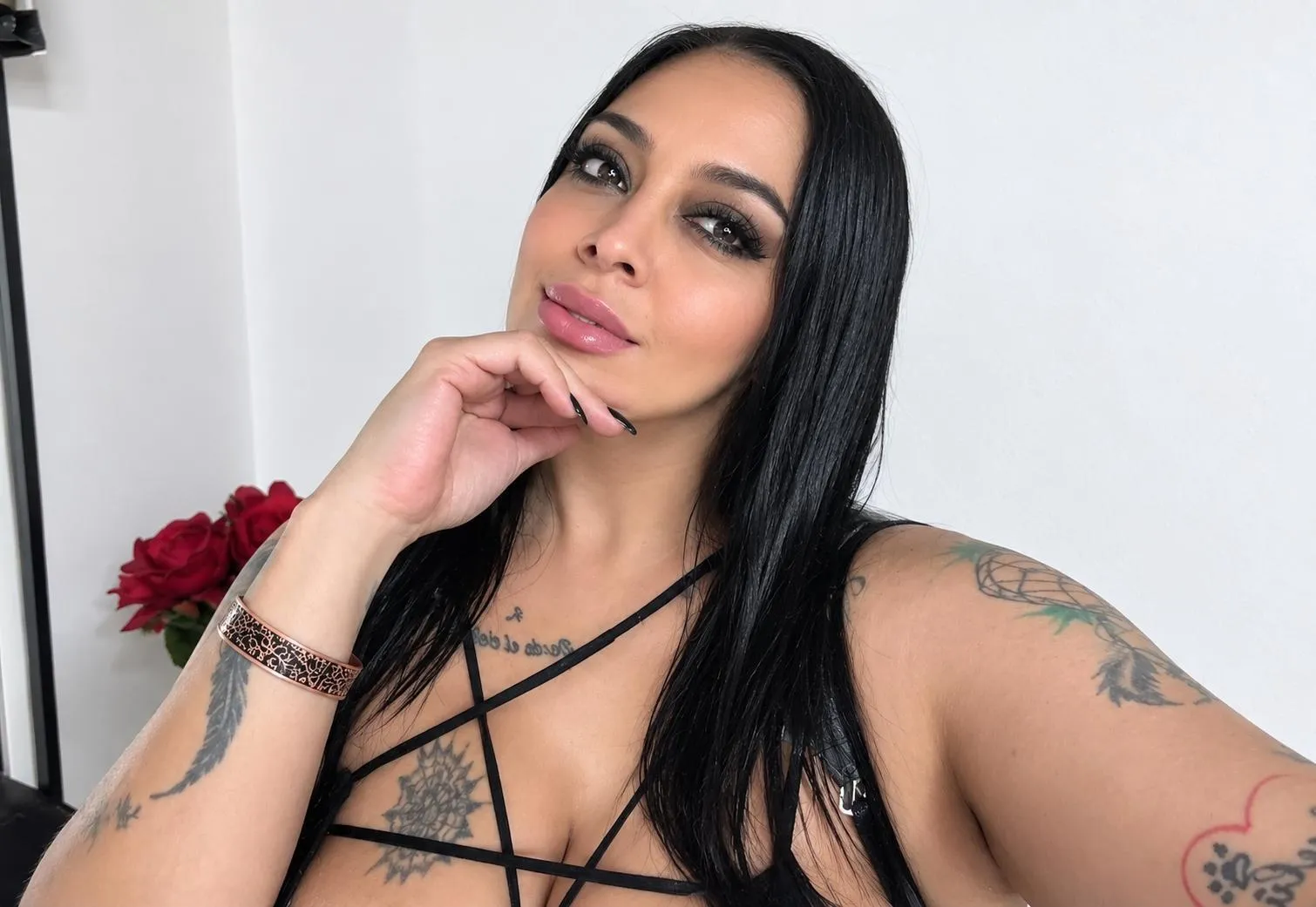 Live sex webcam photo for SharySquirtTits #8678774