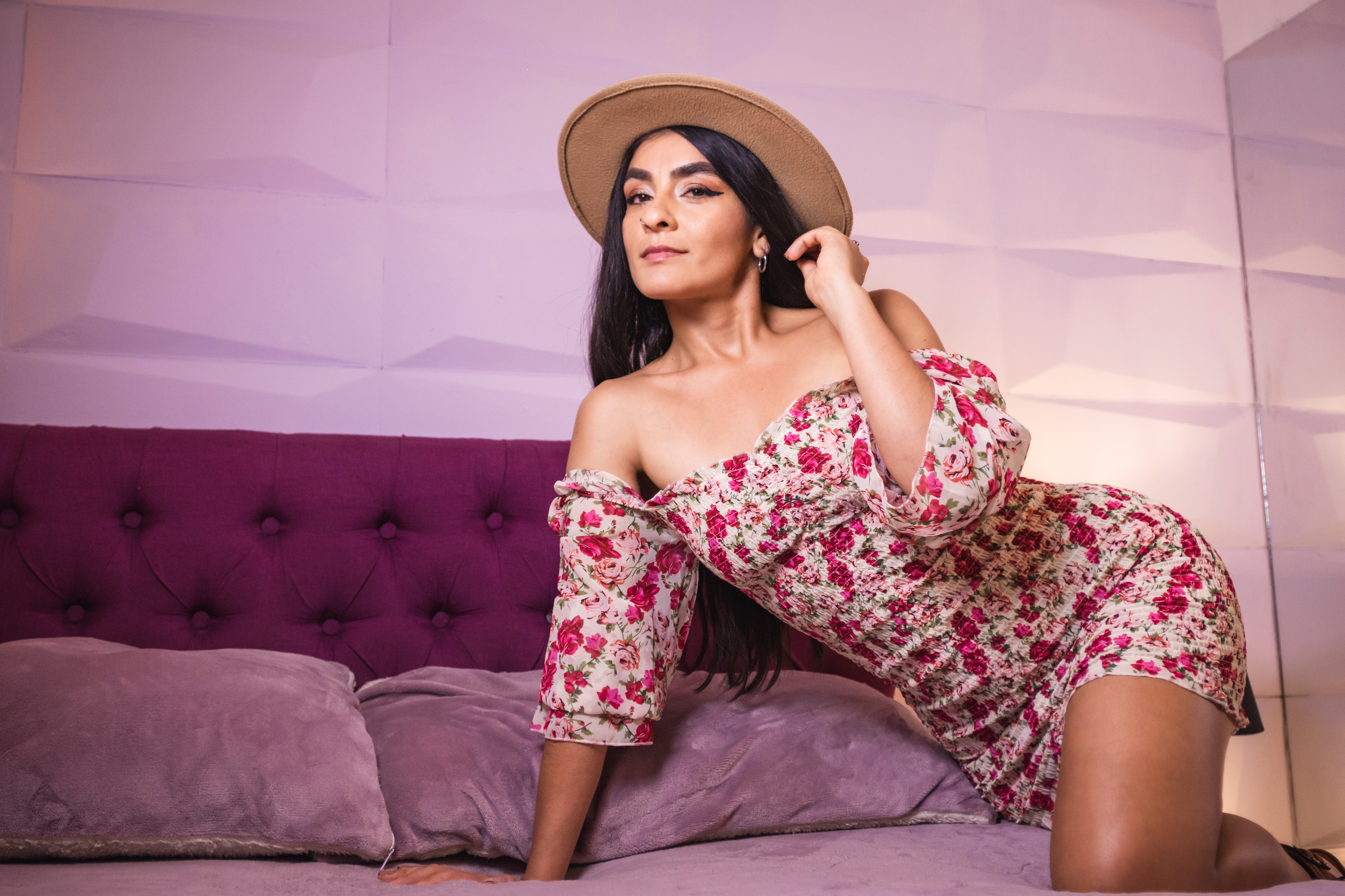 Live sex webcam photo for HollyBrensone #7858080