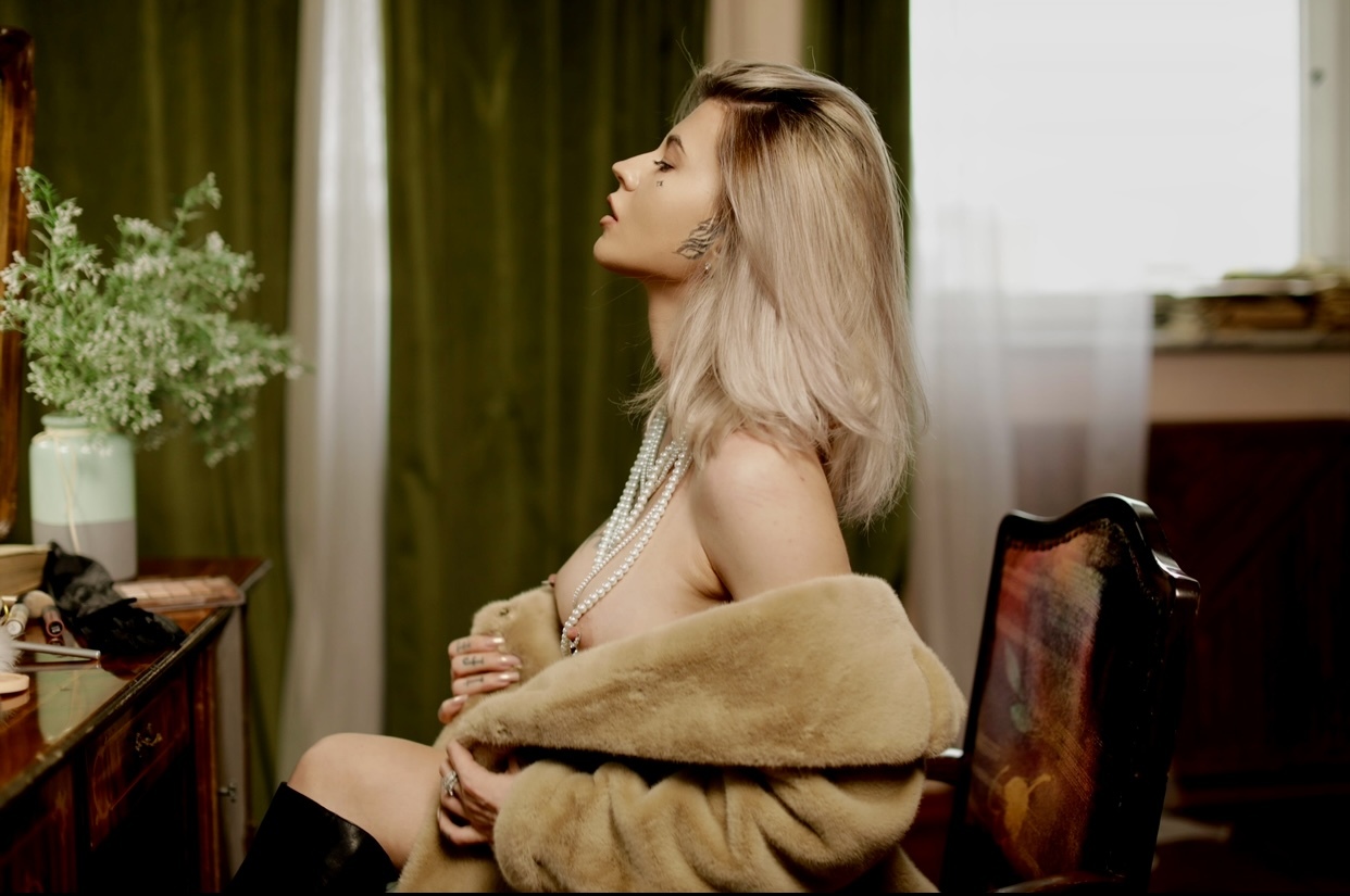 Live sex webcam photo for LilyDevelin #7815271