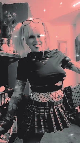 Live sex webcam photo for GingerLixxx #6035123