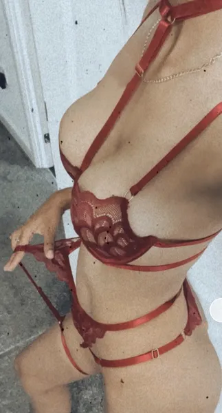 Live sex webcam photo for SLIMTHICKX #2735379