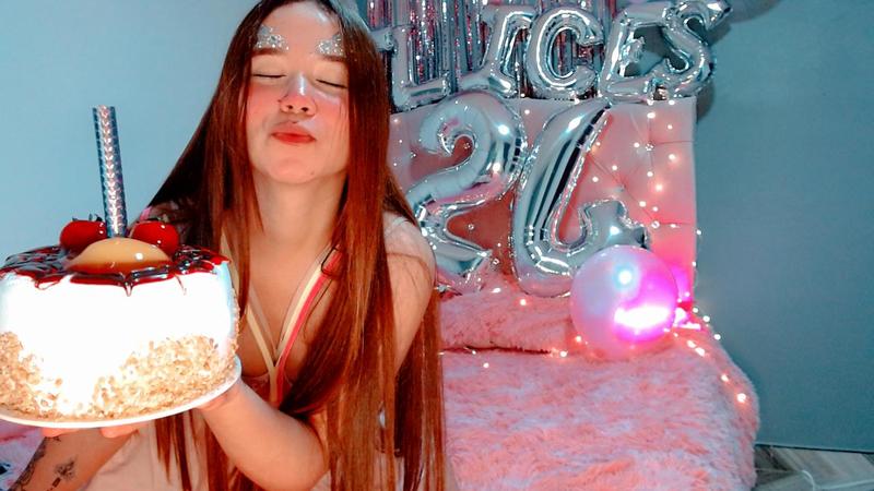 Live sex webcam photo for YelenaRoses18 #3319899