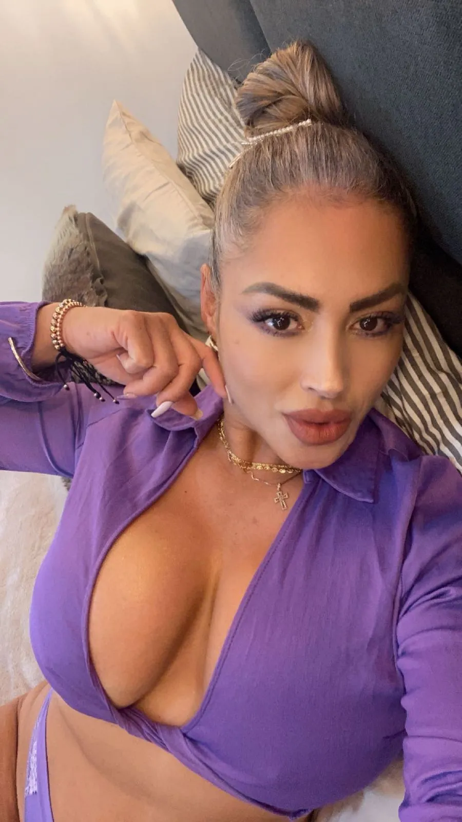 Live sex webcam photo for Urluvlycharmx #8132550