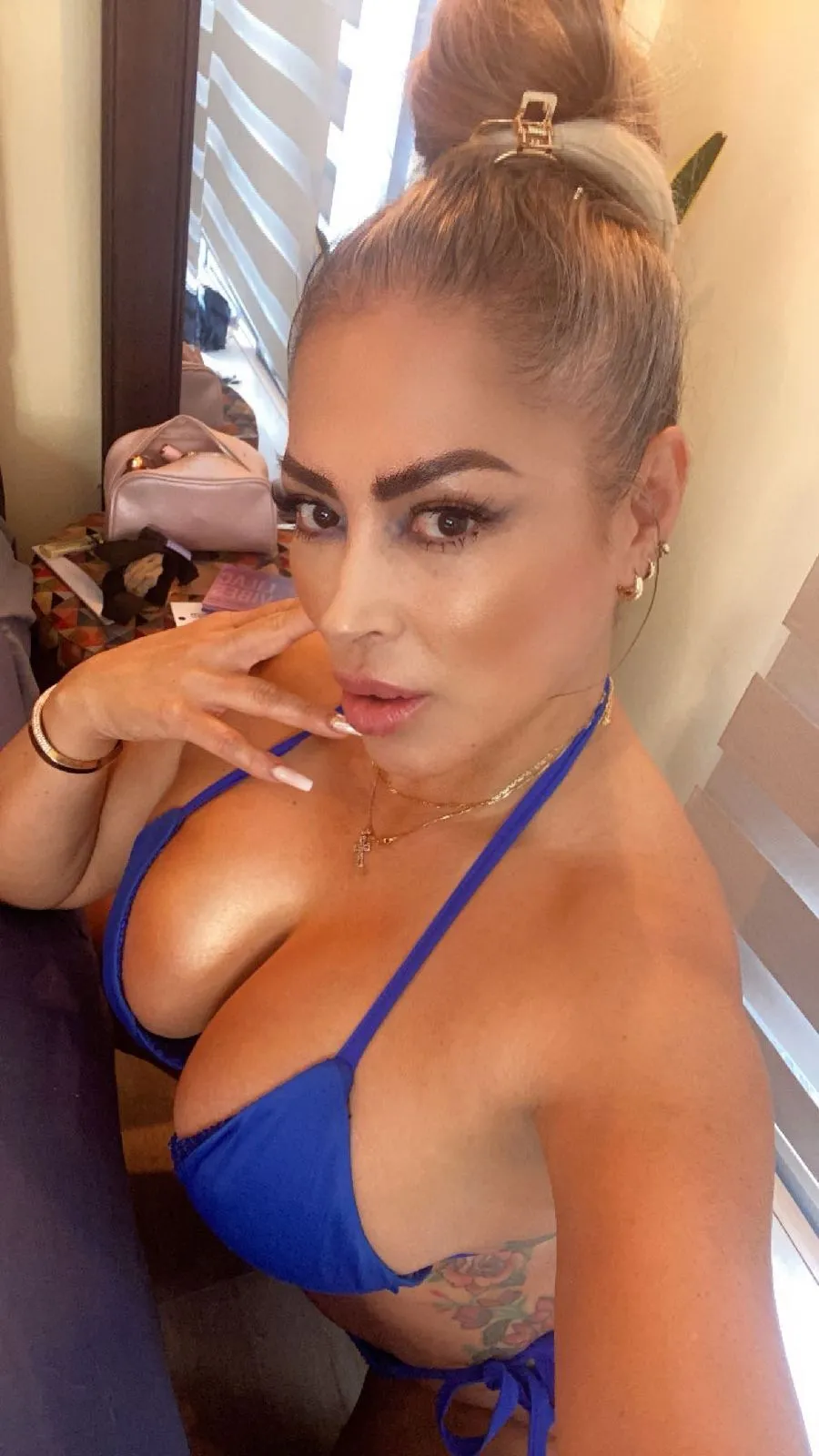 Live sex webcam photo for Urluvlycharmx #8132549