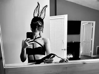 Live sex webcam photo for AbigailRockmore #6913019
