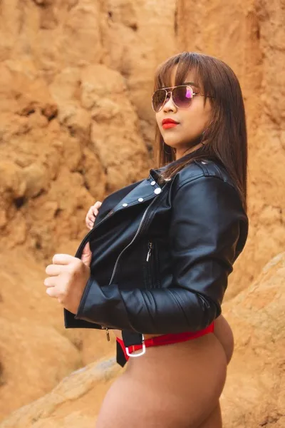 Live sex webcam photo for KioraWovidz #2749087