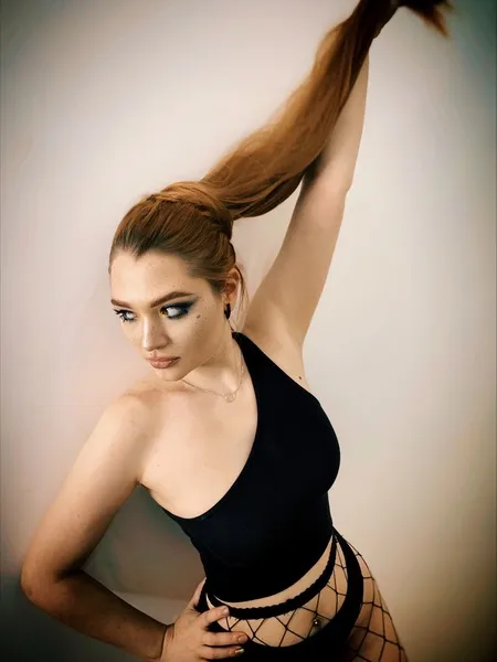 Live sex webcam photo for UrHotDreams #2811129