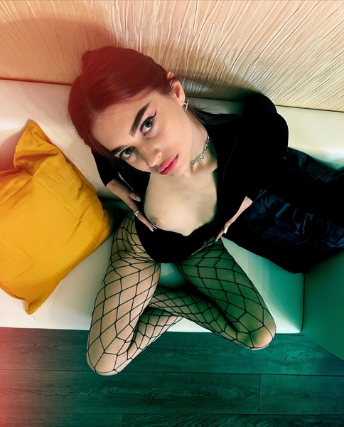 Live sex webcam photo for xPrettyMollyx #2759177