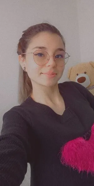 Live sex webcam photo for AlizRouse #2780413