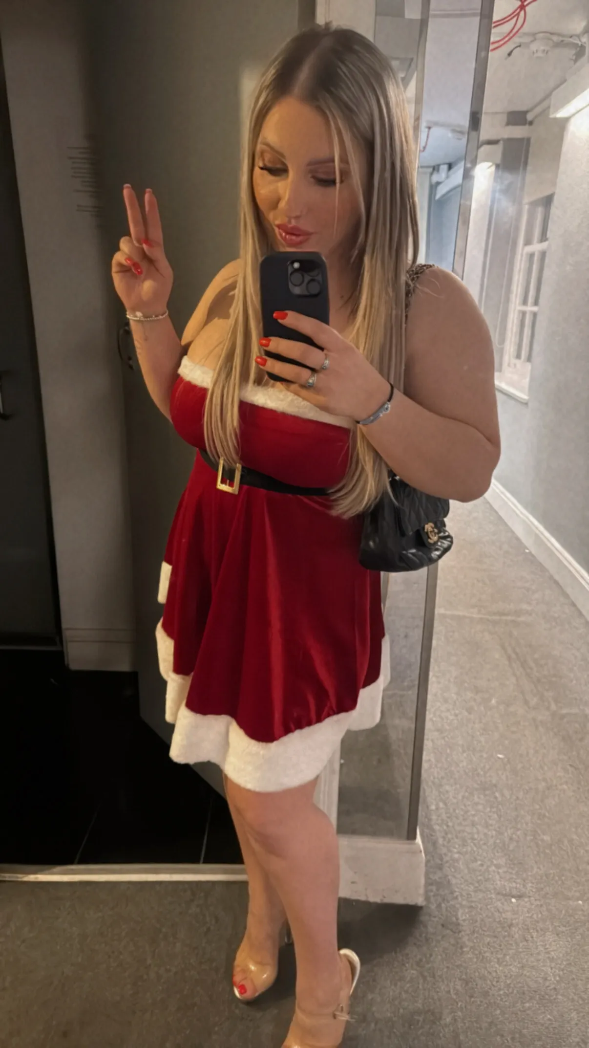 Live sex webcam photo for MissEmilly101 #7466625