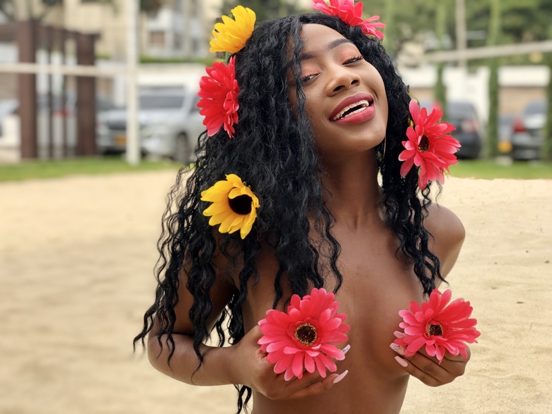 Live sex webcam photo for HayleyLaurent #6013931