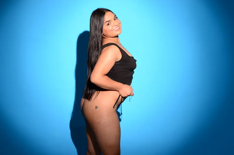 Live sex webcam photo for SamyJenner #3210225