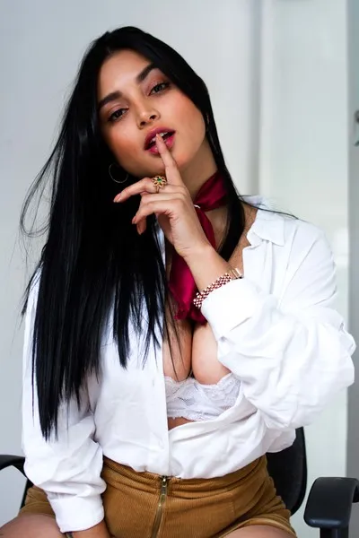 Live sex webcam photo for EmmaJamess #3499455