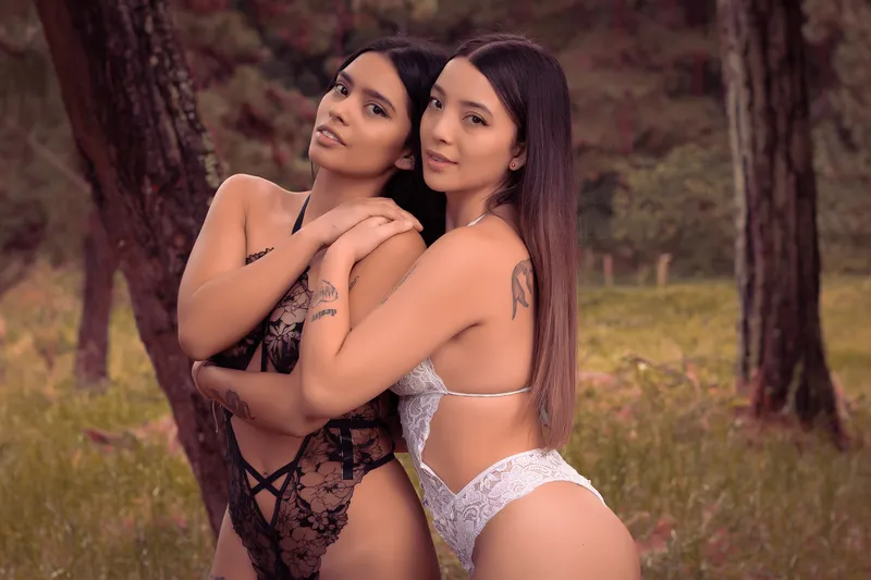 Live sex webcam photo for AvrilAndLia #3087217