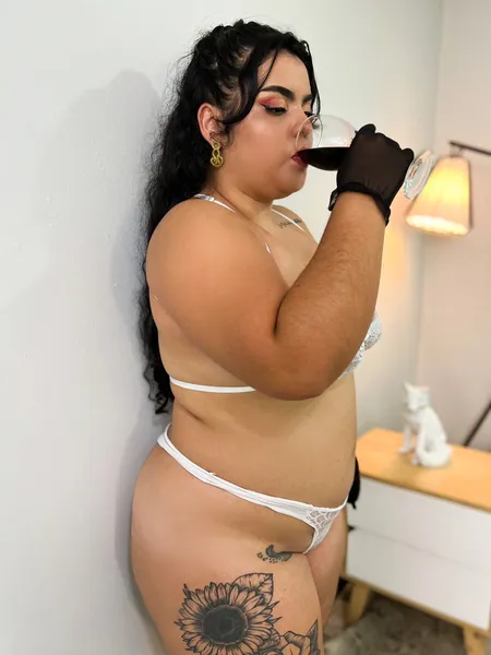 Live sex webcam photo for EmmaSymons #3253887