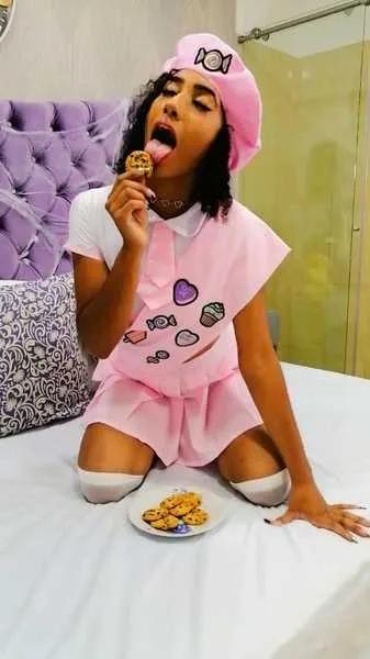 Live sex webcam photo for VicttoriaHawk #2772332