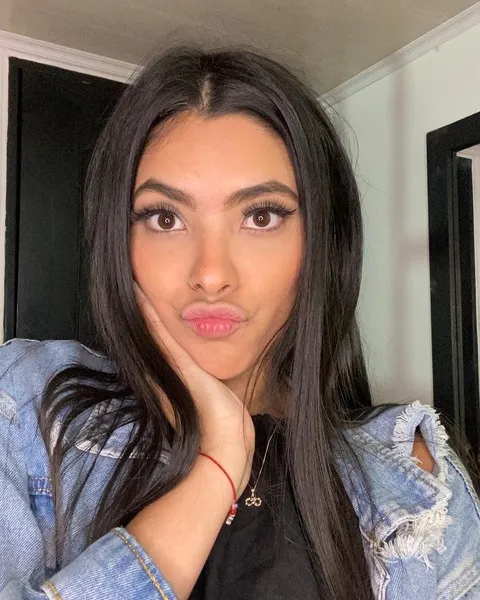 Live sex webcam photo for GaleBrown #3237188