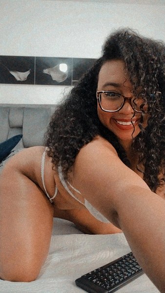 Live sex webcam photo for chloeeromero #3086997