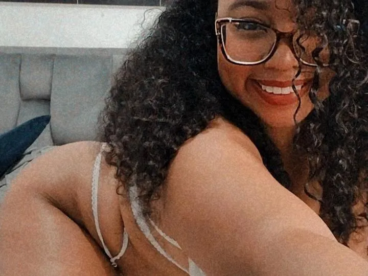 Live sex webcam photo for chloeeromero #3121506