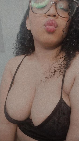 Live sex webcam photo for chloeeromero #3134672