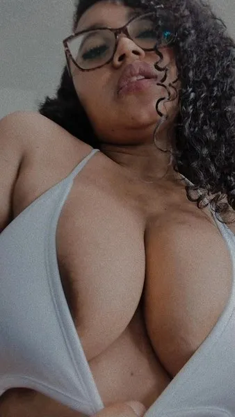 Live sex webcam photo for chloeeromero #3091506