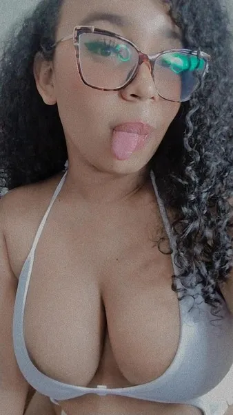 Live sex webcam photo for chloeeromero #3091507