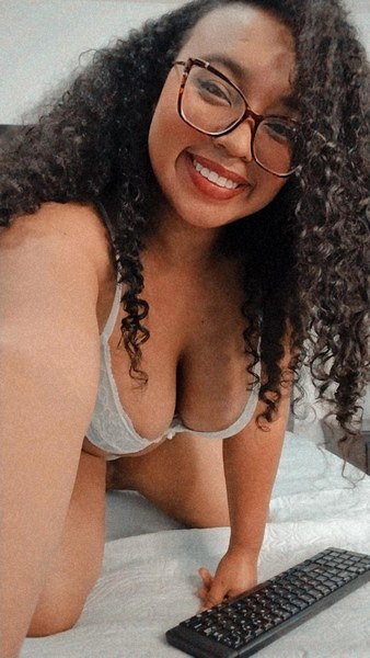 Live sex webcam photo for chloeeromero #3086996