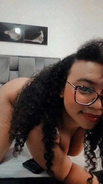 Live sex webcam photo for chloeeromero #3086998