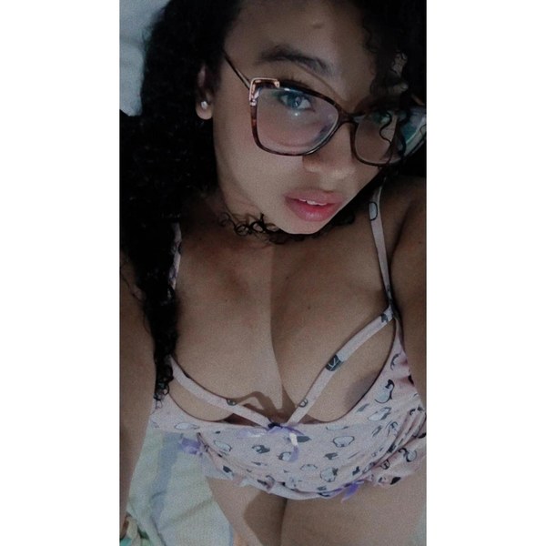 Live sex webcam photo for chloeeromero #3271863