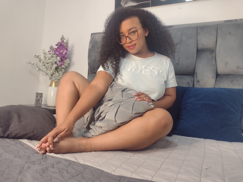 Live sex webcam photo for chloeeromero #3072637