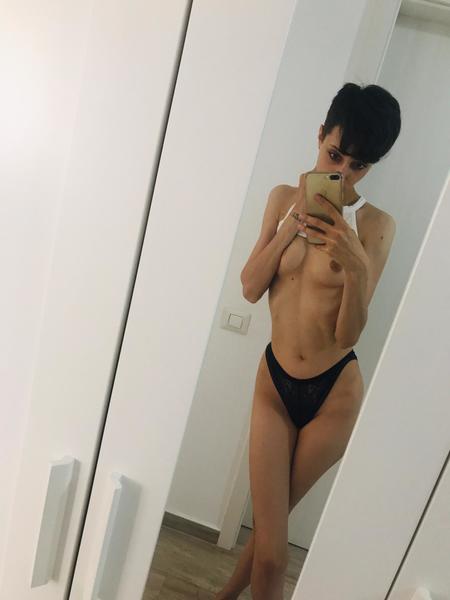 Live sex webcam photo for PrettyAyleen #2814143