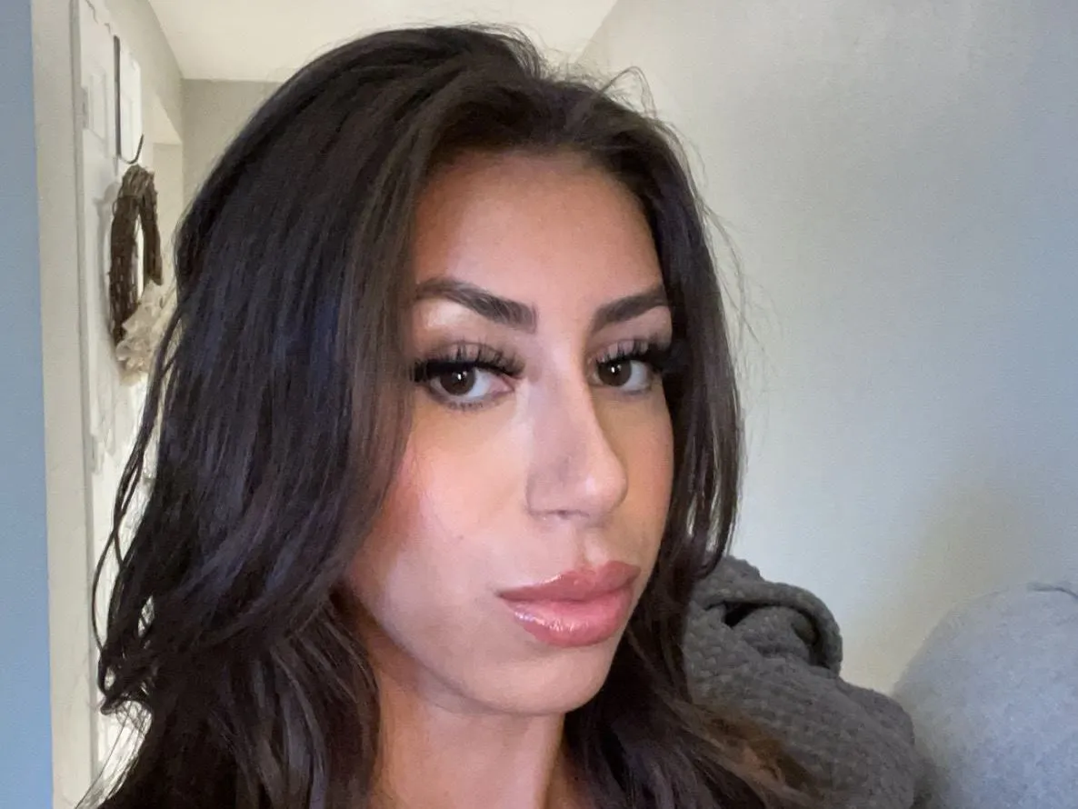 Live sex webcam photo for XoXoAaliyahDaily #3914723