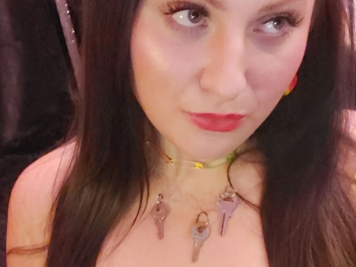 Live sex webcam photo for DispleasedDominatrix #2810288