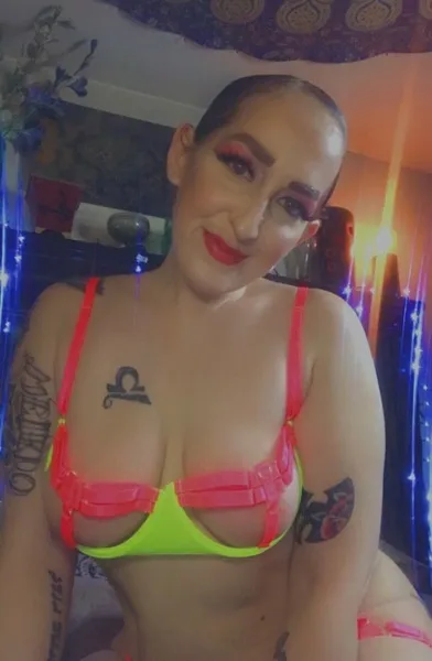 Live sex webcam photo for SexxxyTaylor #3880420