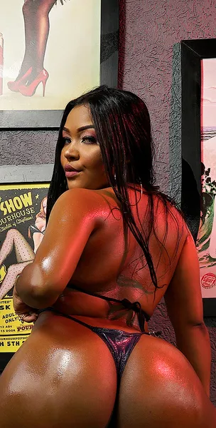 Live sex webcam photo for NikiGibson #3292466