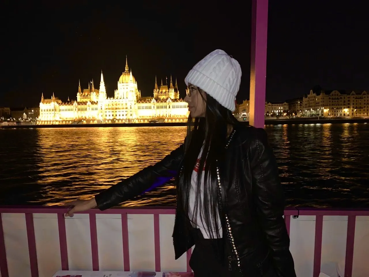 Live sex webcam photo for LucyLeinerr #7793465