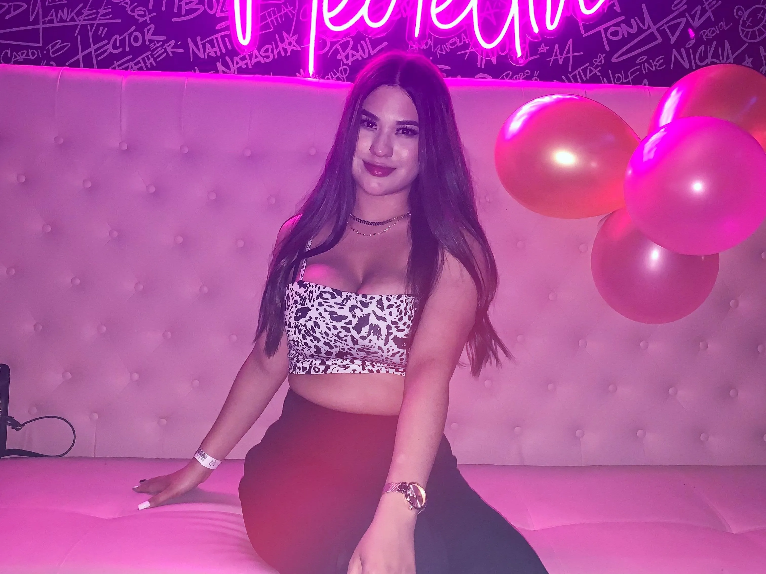 Live sex webcam photo for MileyStoness #3063141