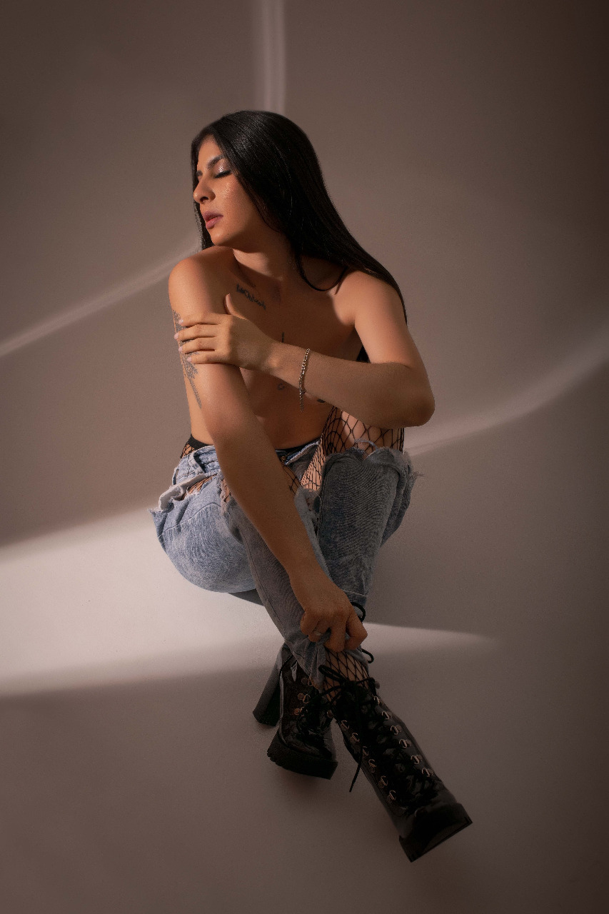 Live sex webcam photo for AnnikaVera #7470961