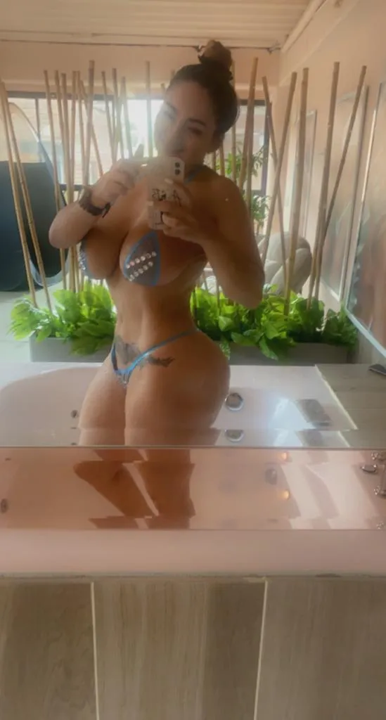 Live sex webcam photo for AmberDisny #7108528