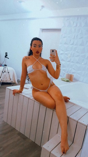 Live sex webcam photo for CharlotteJamesX #2834212