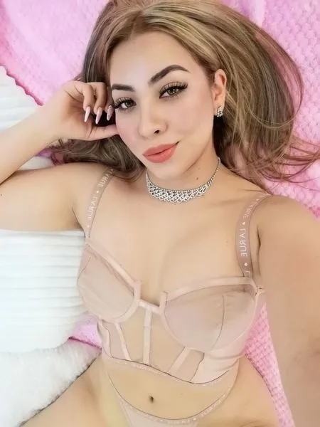 Live sex webcam photo for KhloePalme #2824617