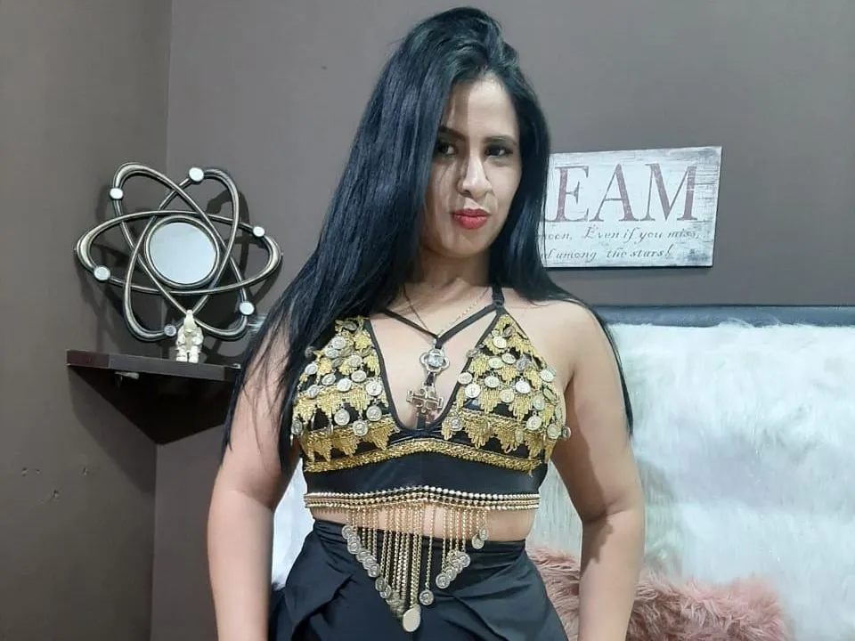 Live sex webcam photo for Sara69X #2831634