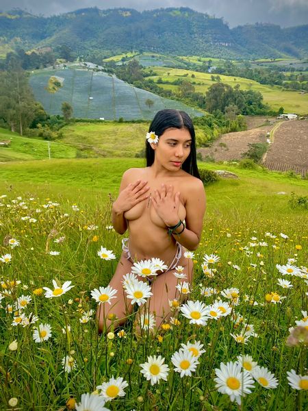 Live sex webcam photo for ChloeHammad #3407889