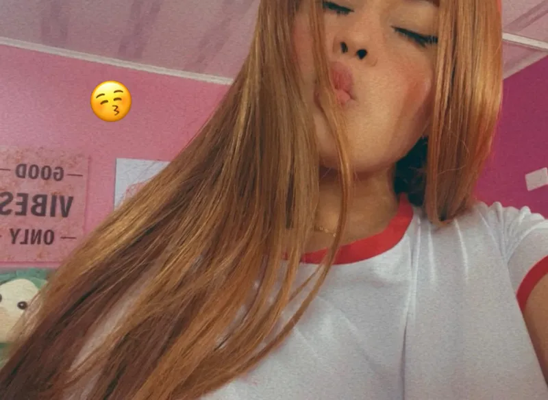 Live sex webcam photo for CarolineDixxon #2952480