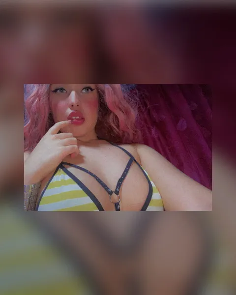 Live sex webcam photo for CarolineDixxon #2865261