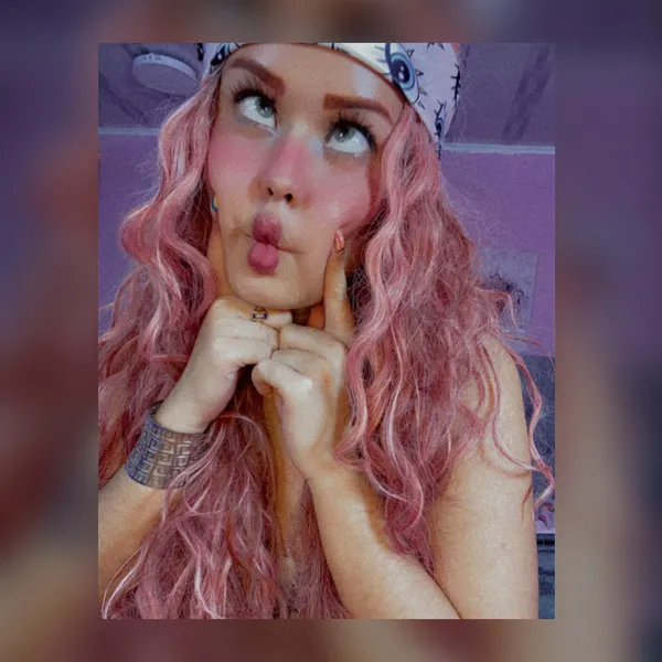Live sex webcam photo for CarolineDixxon #2862229