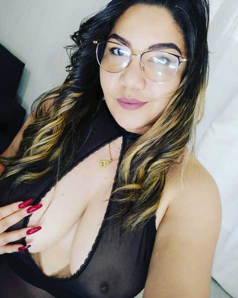 Live sex webcam photo for arayana18 #2947634