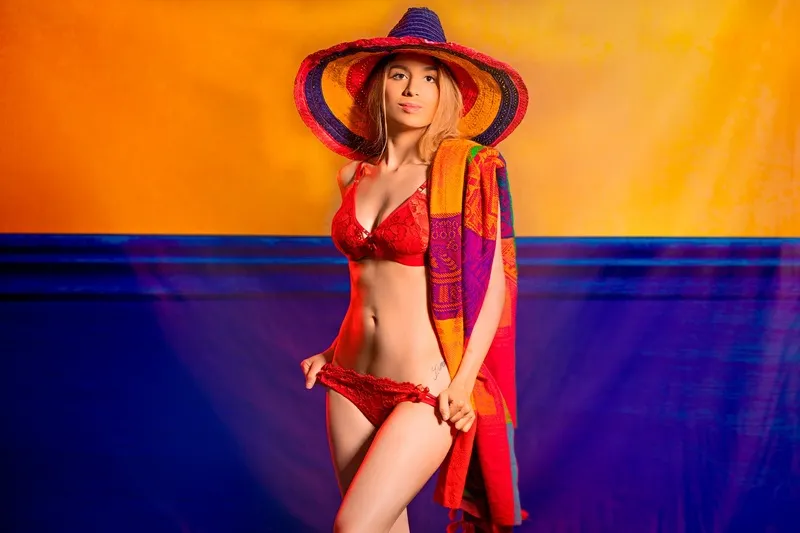 Live sex webcam photo for SarahRoux #3195632