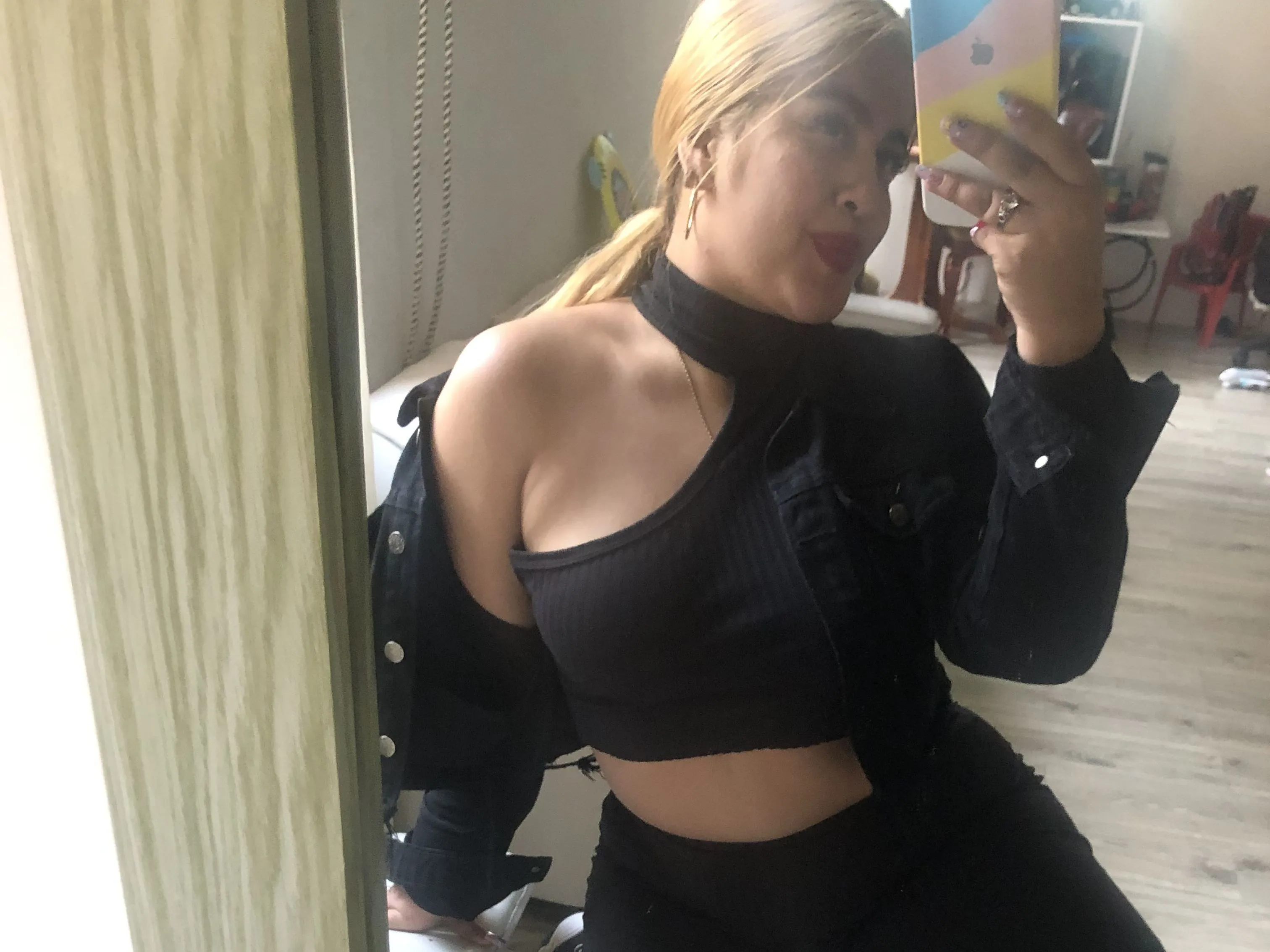 Live sex webcam photo for Lesbiansmilf #2884835