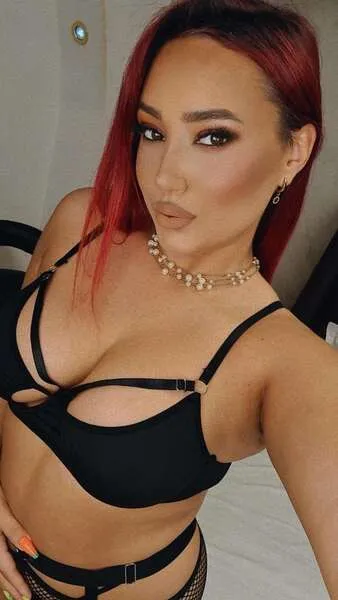 Live sex webcam photo for EmyHilton #5526103